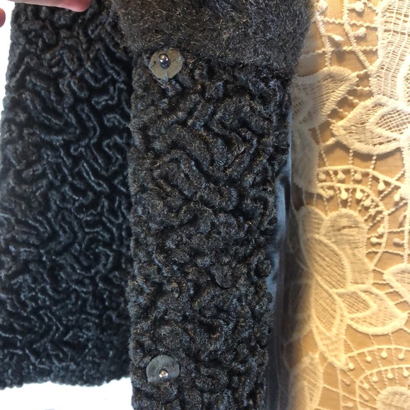 Vintage Persian coat in black with fur size medium - Picture 16 of 17